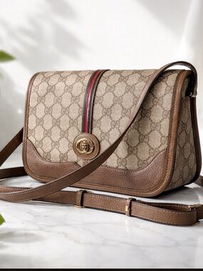Authentic Gucci Crossbody/Shoulder Bag GG Sherry Line.